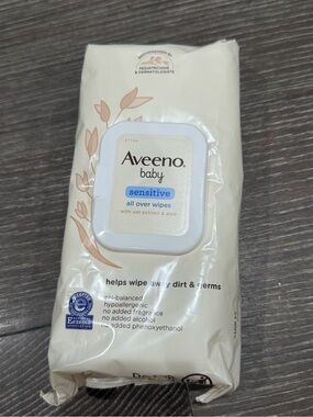 NWT Aveeno Baby Sensitive All Over Wipes with extract & aloe 64 wipes